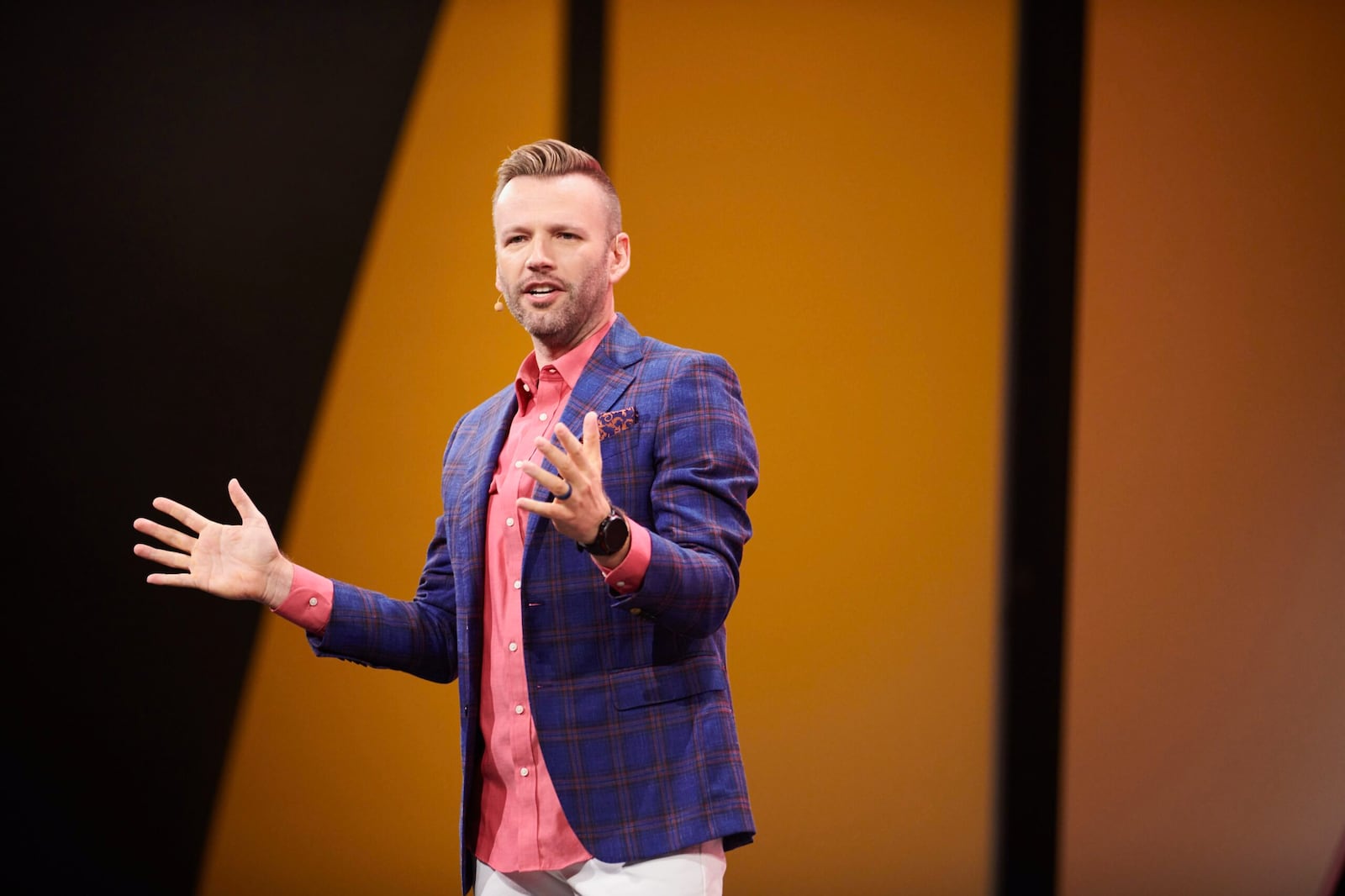 Steve Carlile presents at convention